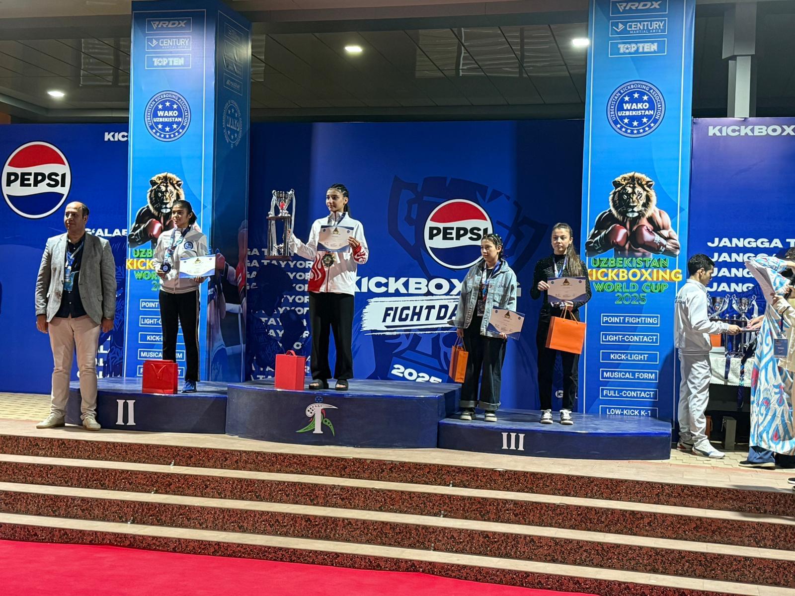 ÖZBEKİSTANDA TARİHİ ZAFER! TÜRKİYE DE BİR İLK TEK SPORCU 6 MADALYA 4 ŞAMPİYONLUK!